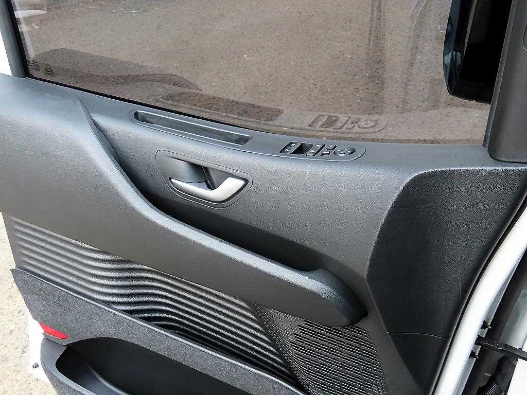 HYUNDAI Staria - Vista 11