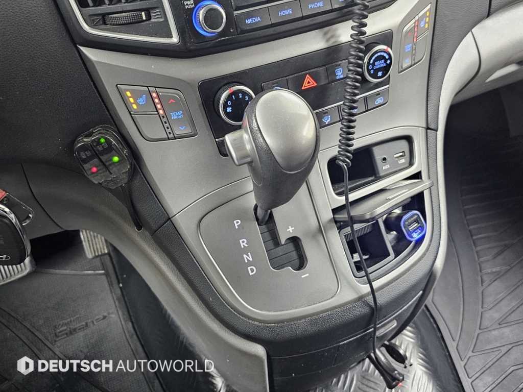 HYUNDAI Starex - Vista 9