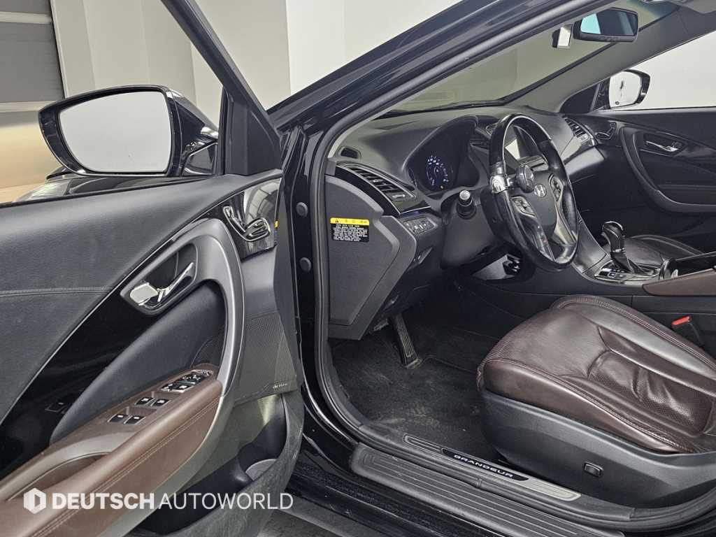 HYUNDAI Grandeur - Vista 11