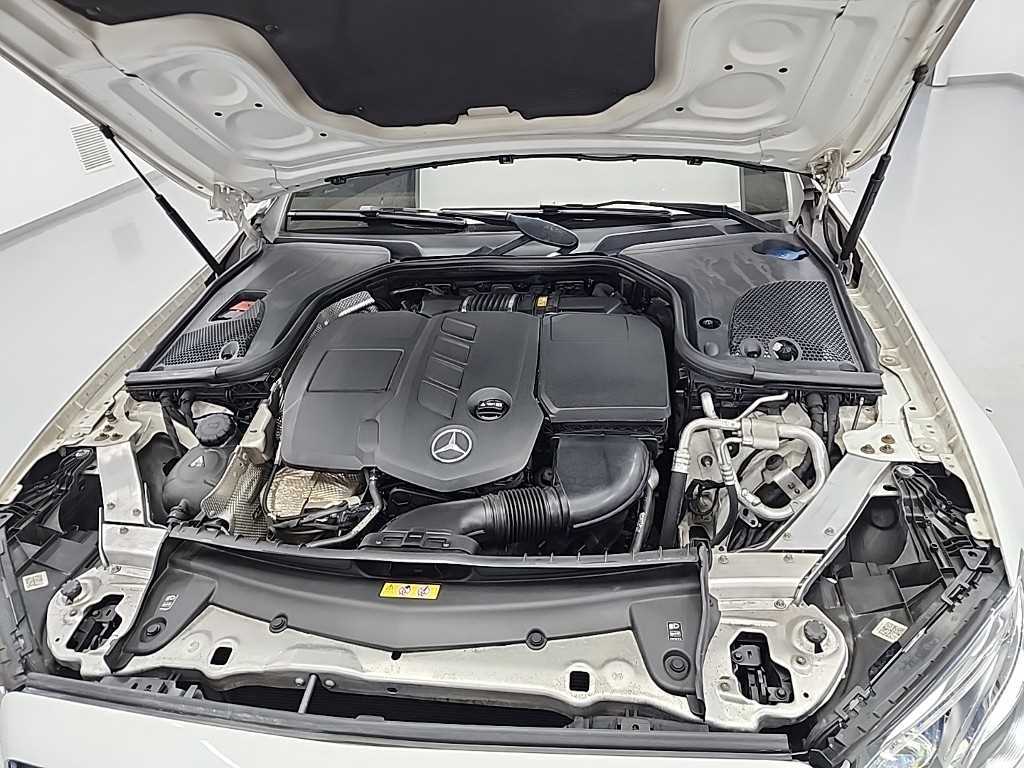 Mercedes Benz E class - Vista 5