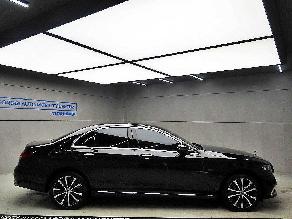 Mercedes Benz E class - Vista 2