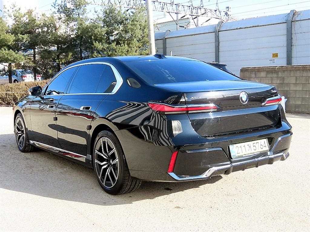 BMW 7 Series - Vista 3