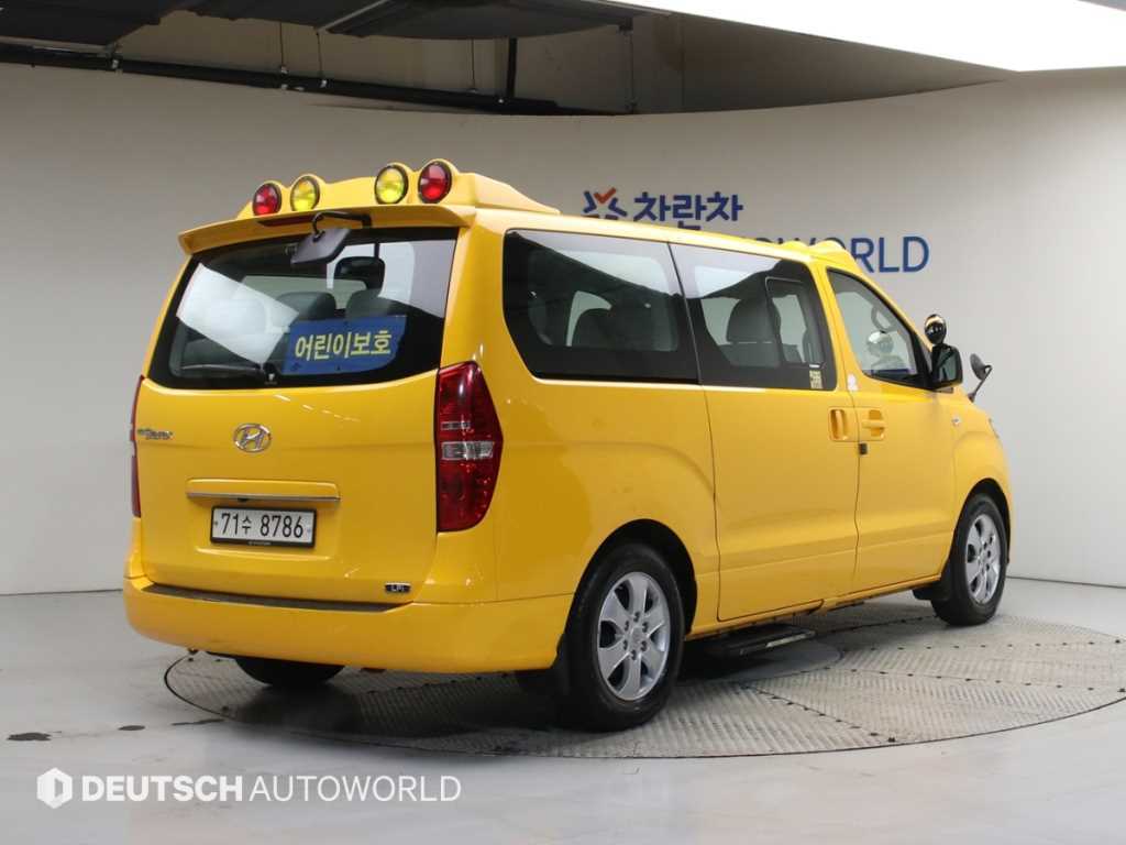 HYUNDAI Starex - Vista 2