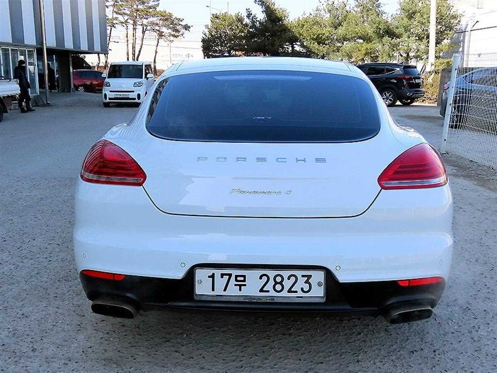Porsche Panamera - Vista 4