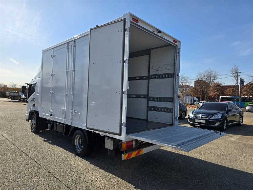 medium and large cargo truck - Vista 7