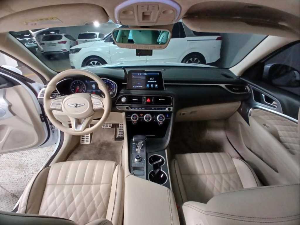 Genesis G70 - Vista 6