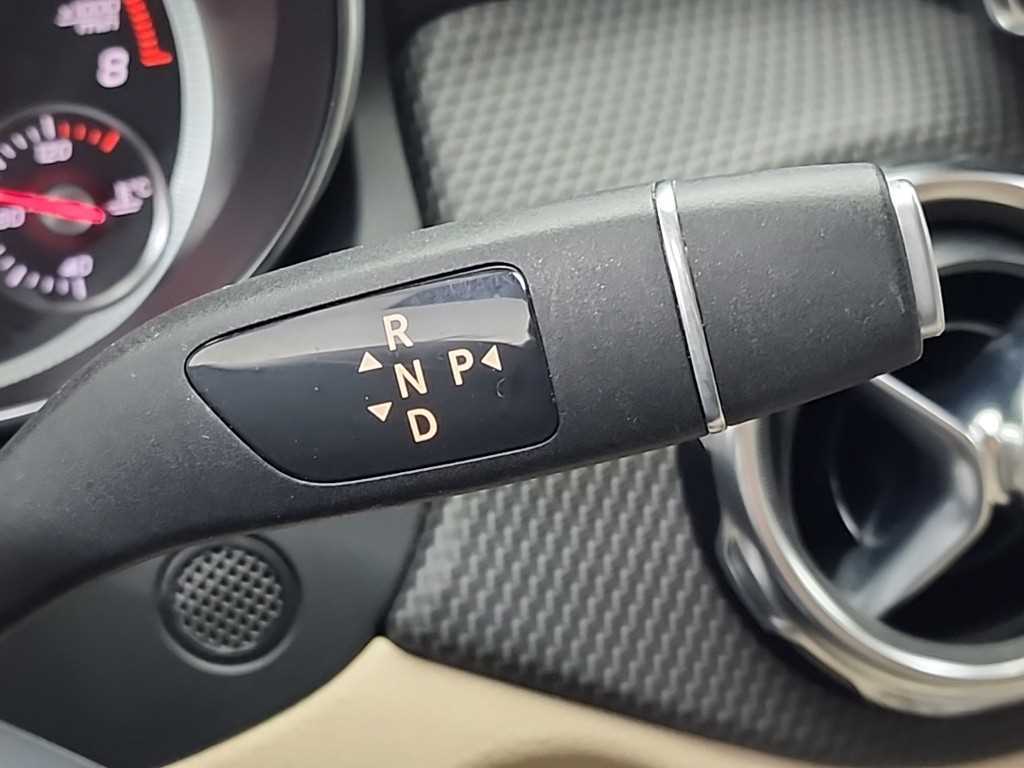 Mercedes Benz GLA Class - Vista 8