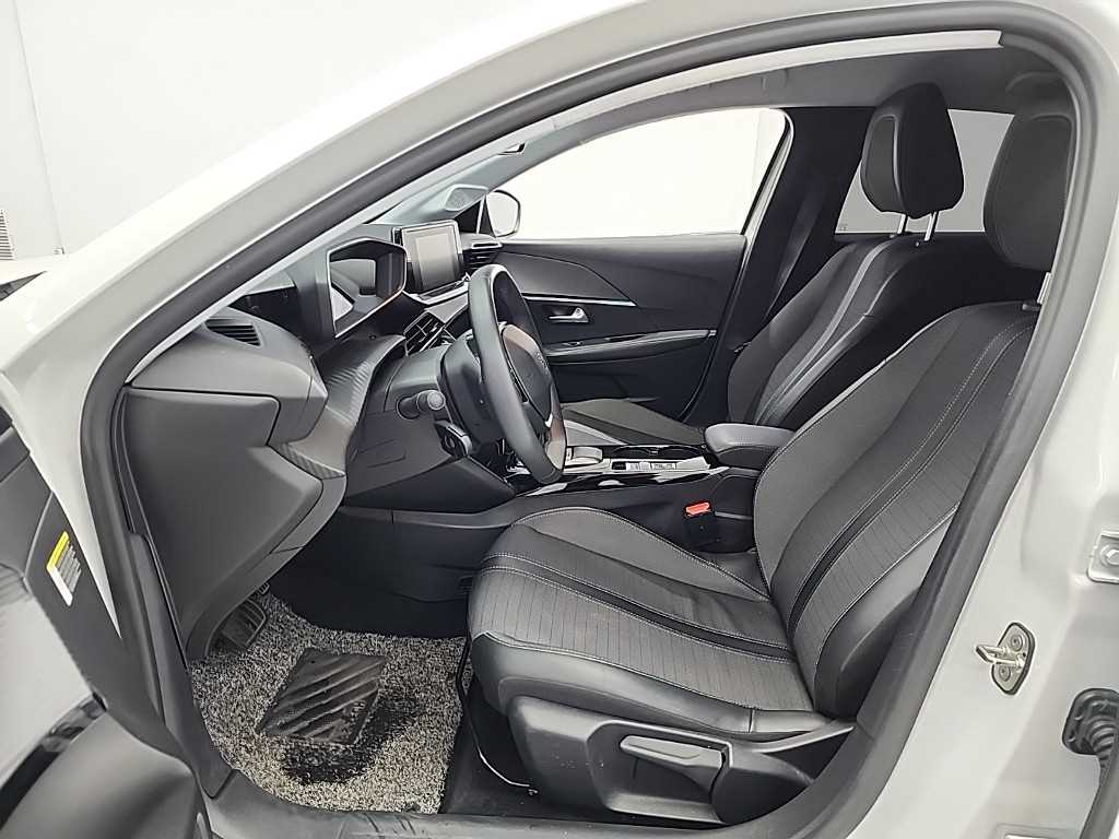 Peugeot 208 - Vista 11