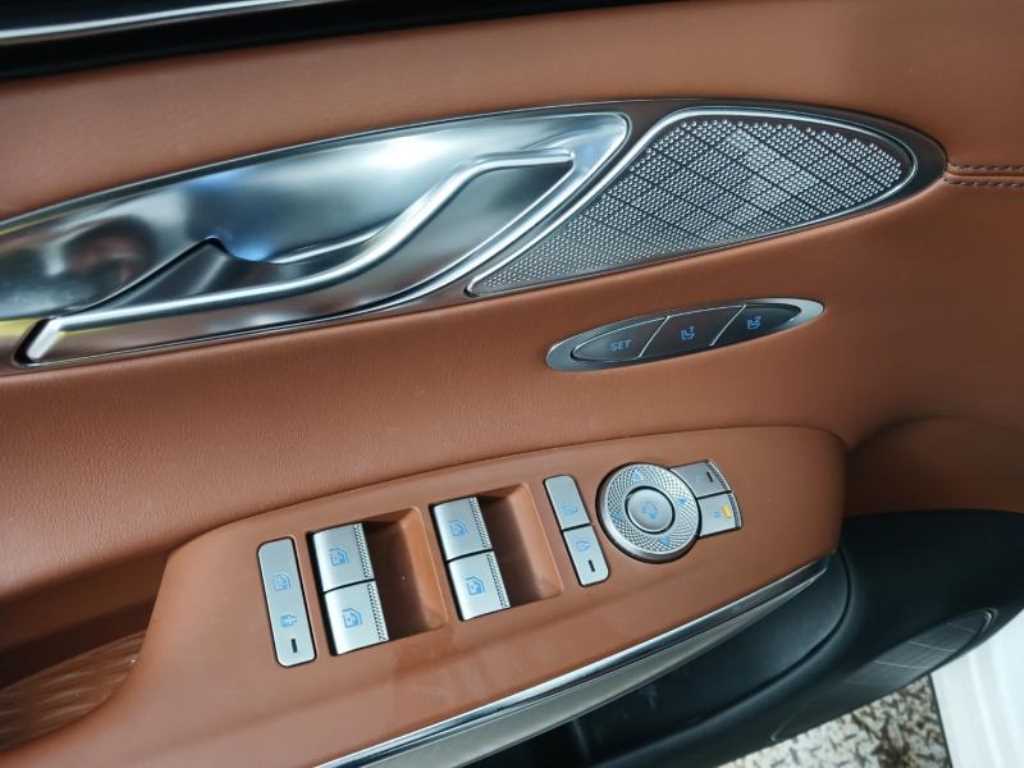 Genesis GV70 - Vista 9