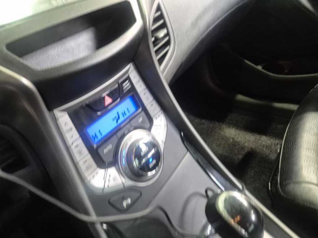 HYUNDAI Avante - Vista 8