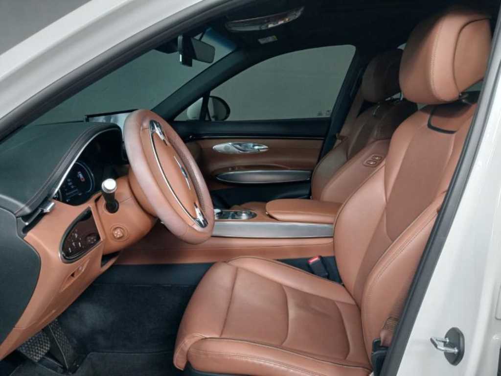 Genesis GV70 - Vista 7