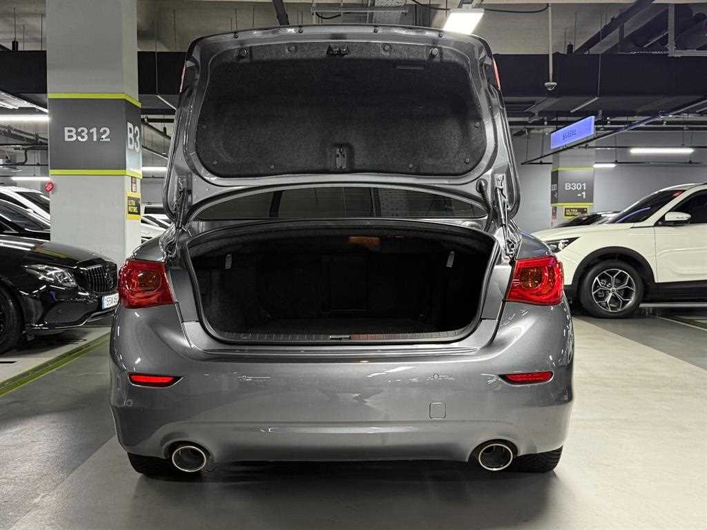 Infiniti Q - Vista 5