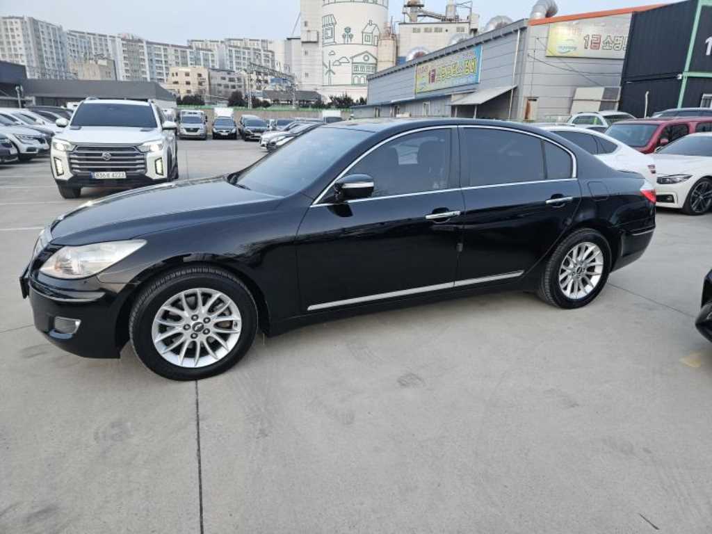 HYUNDAI Genesis - Vista 4