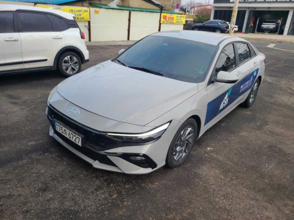 HYUNDAI Avante - Vista 2