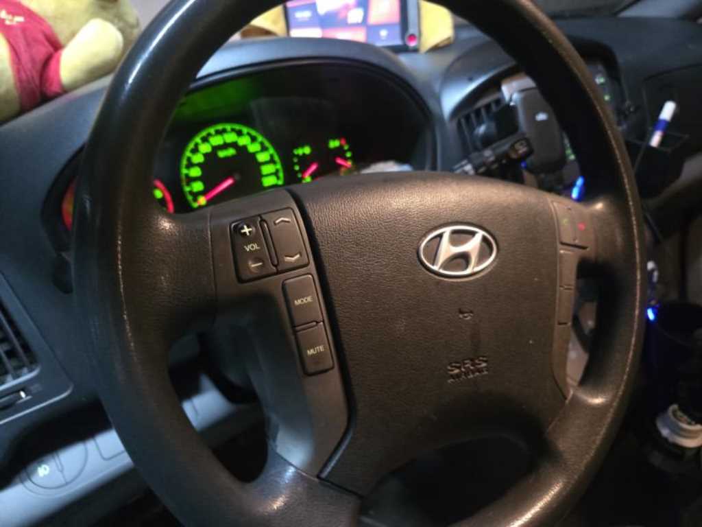 HYUNDAI Starex - Vista 3