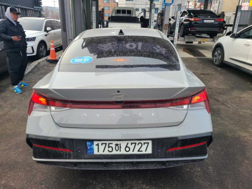 HYUNDAI Avante - Vista 4