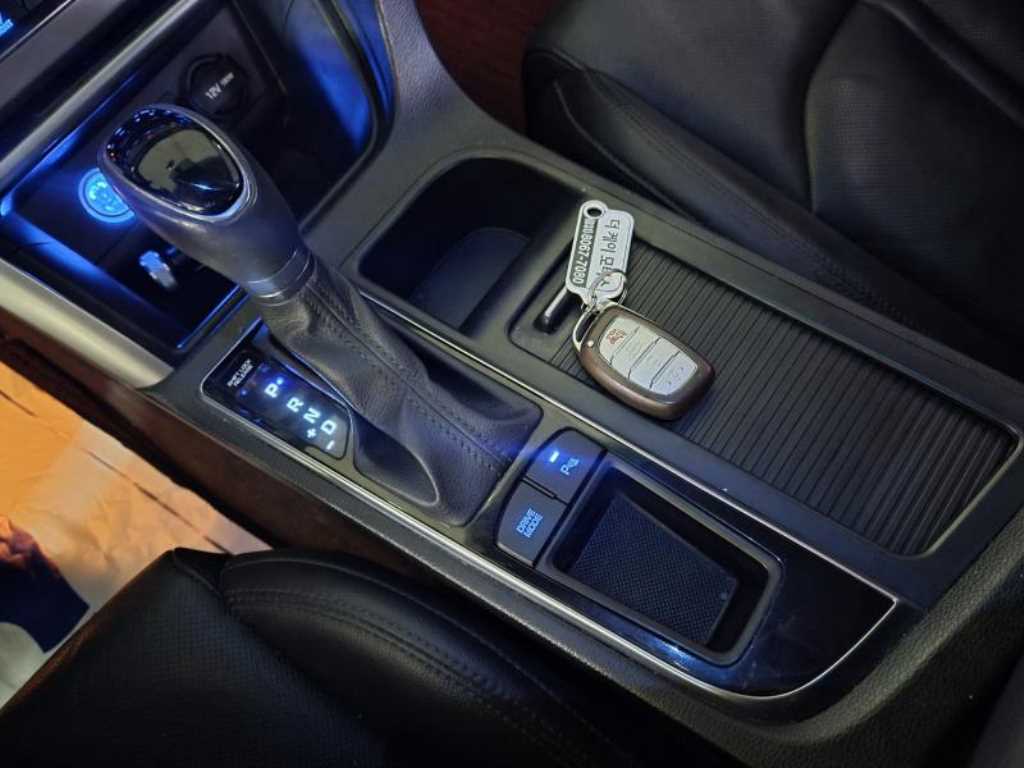 HYUNDAI Sonata - Vista 11