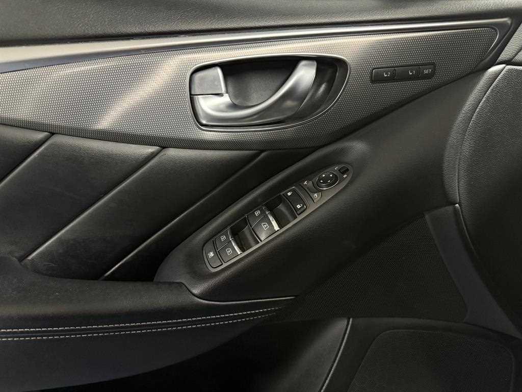 Infiniti Q - Vista 8