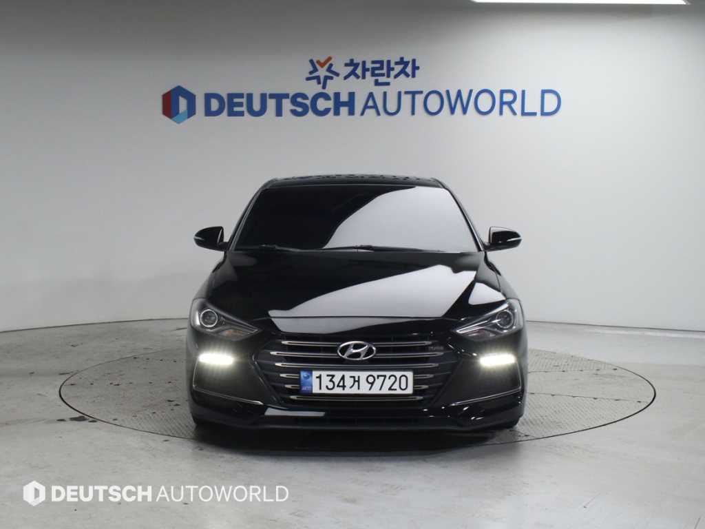 HYUNDAI Avante - Vista 3