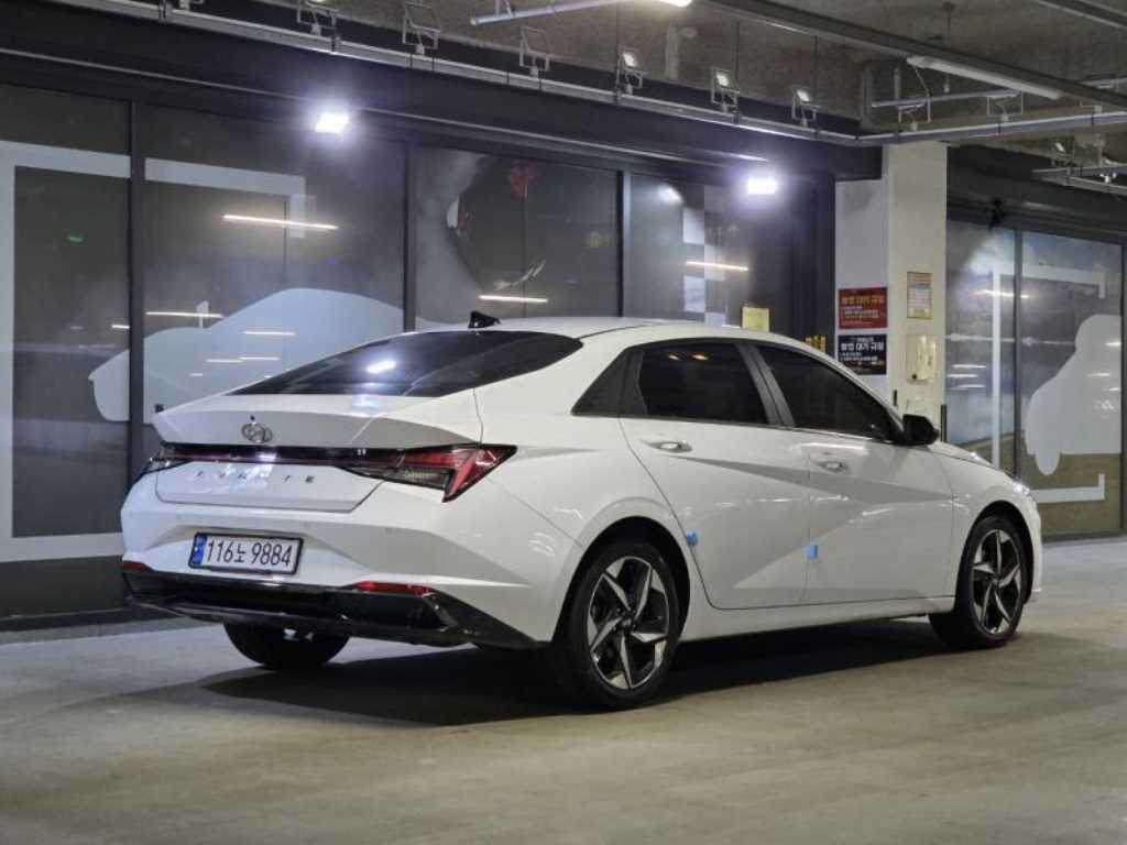 HYUNDAI Avante - Vista 4