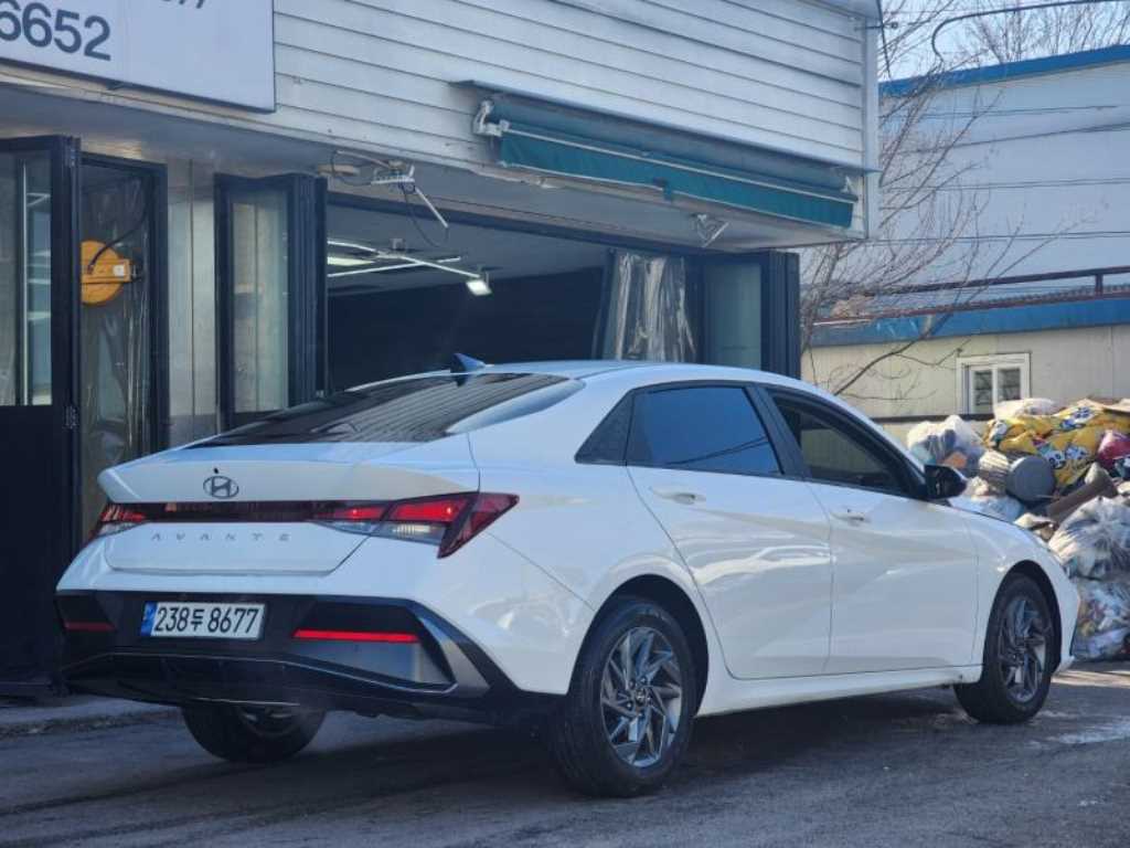 HYUNDAI Avante - Vista 2