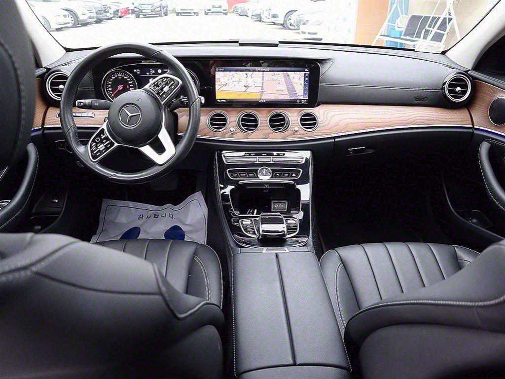 Mercedes Benz E class - Vista 5