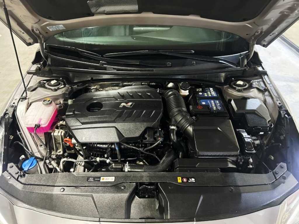 HYUNDAI Avante - Vista 9