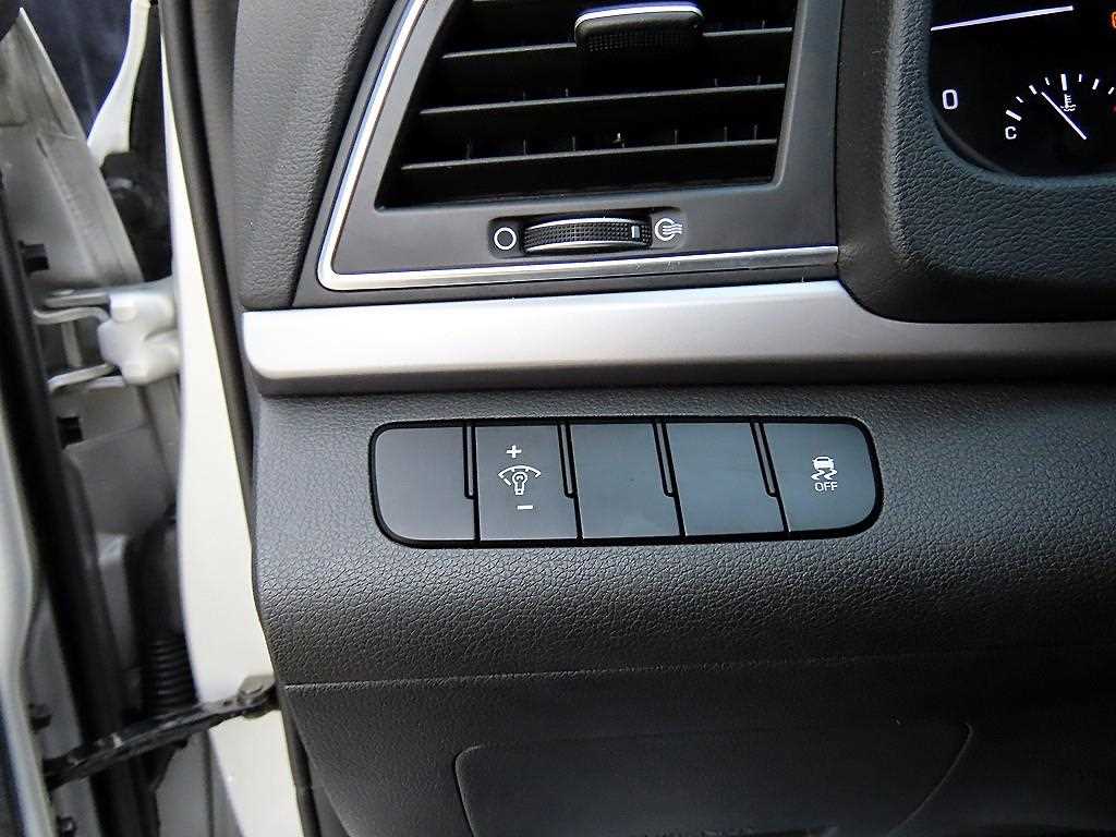 HYUNDAI Avante - Vista 12