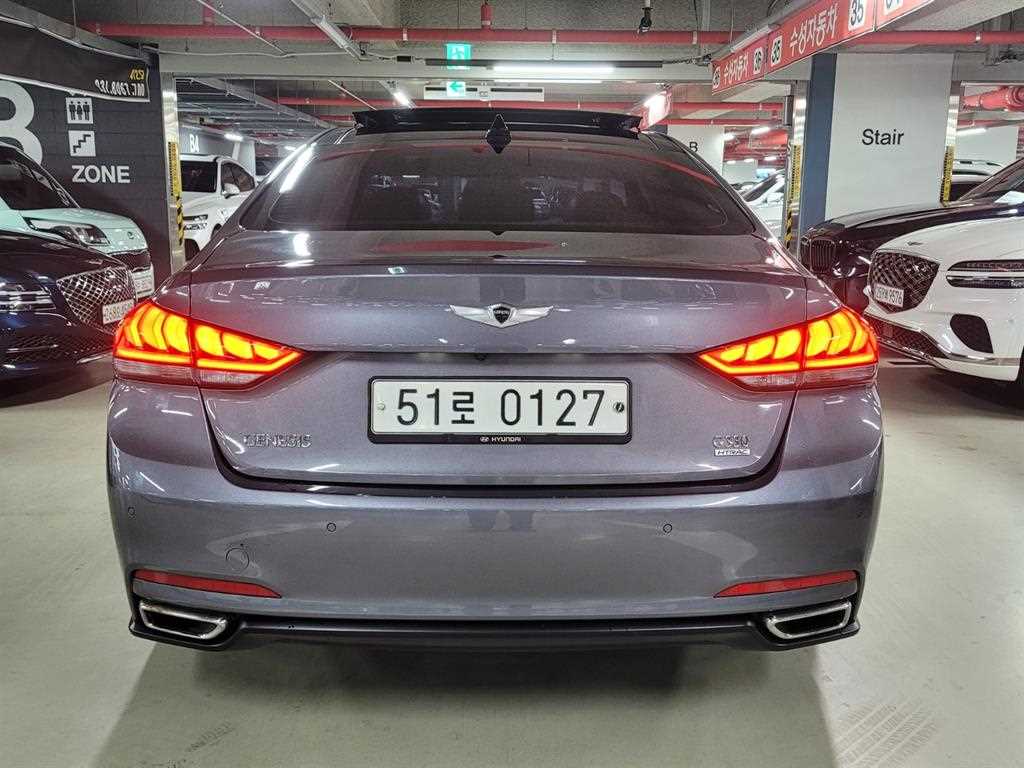 HYUNDAI Genesis - Vista 4