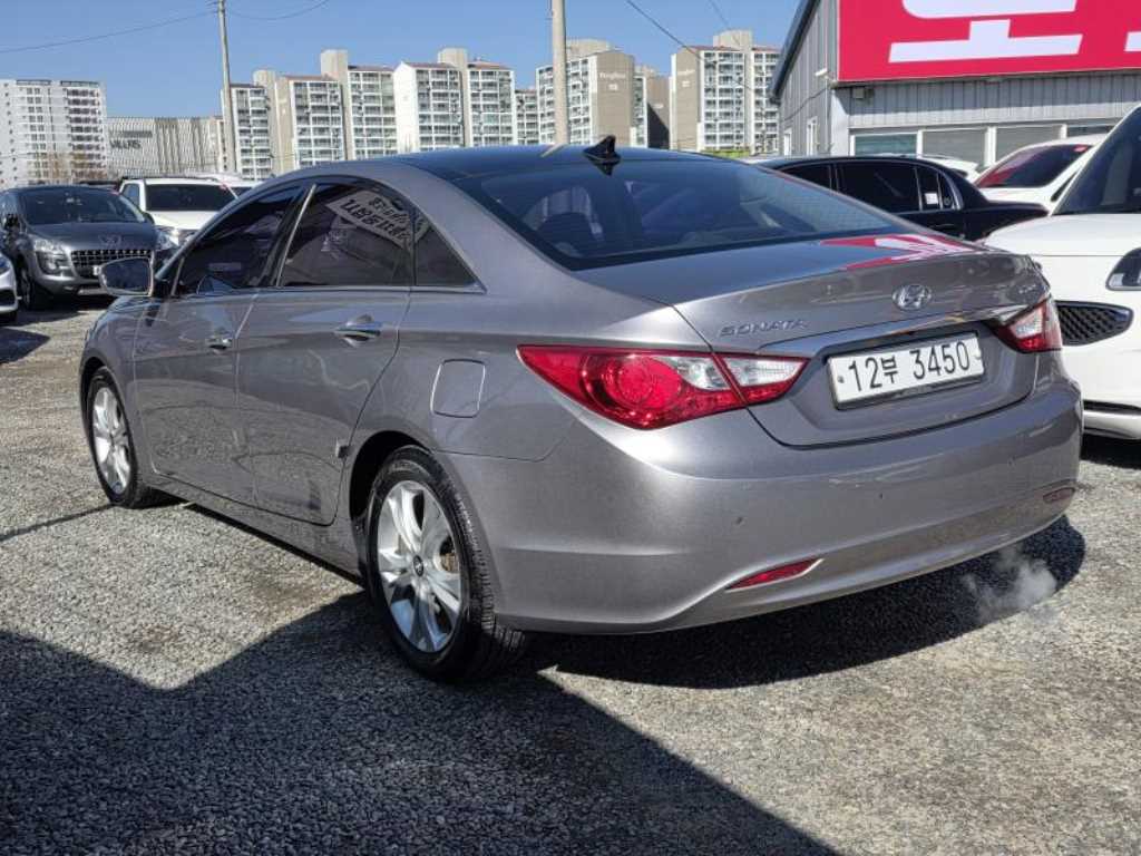 HYUNDAI Sonata - Vista 3