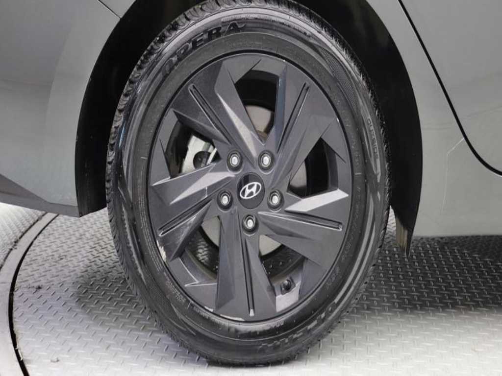 HYUNDAI Avante - Vista 8