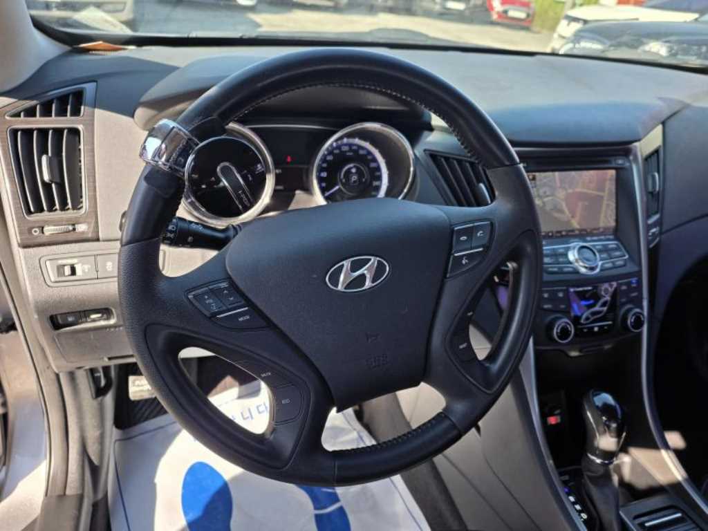 HYUNDAI Sonata - Vista 9