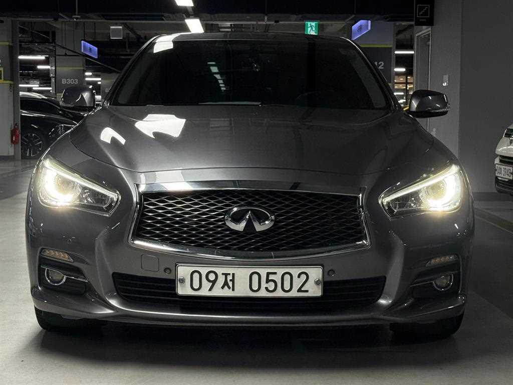 Infiniti Q - Vista 2