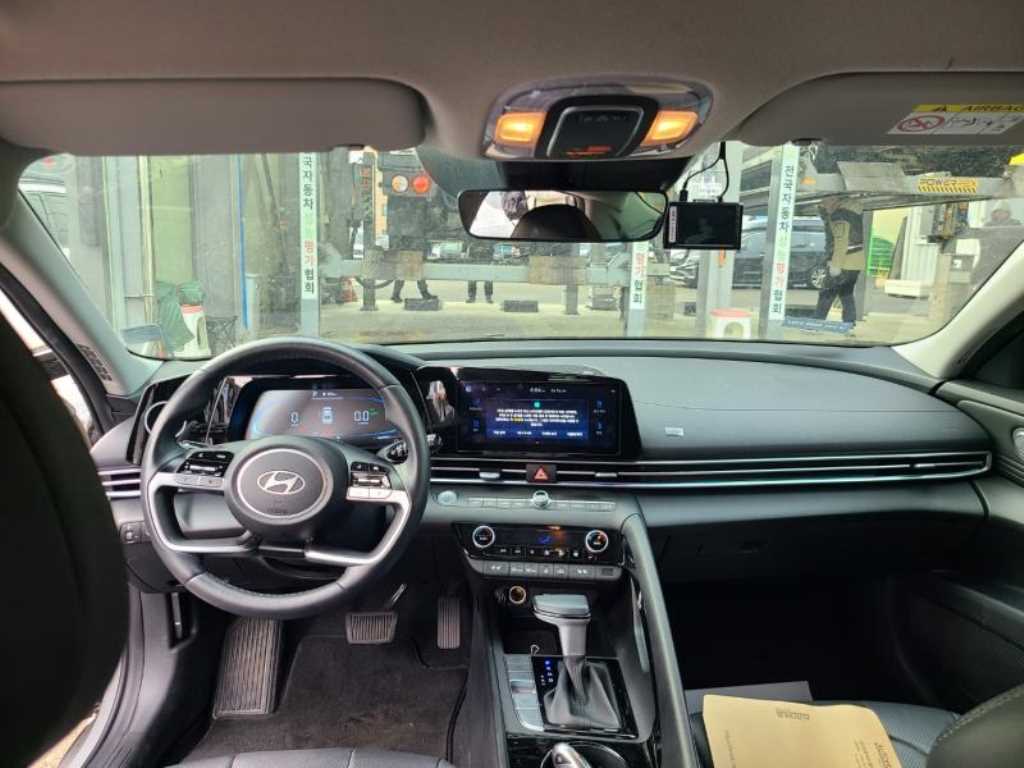 HYUNDAI Avante - Vista 8