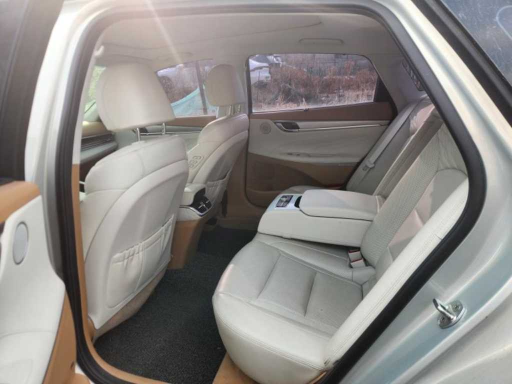 HYUNDAI Grandeur - Vista 12