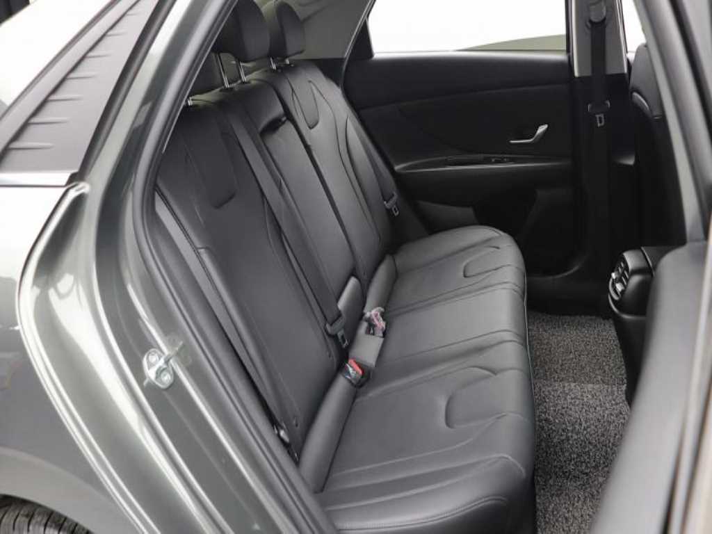 HYUNDAI Avante - Vista 11