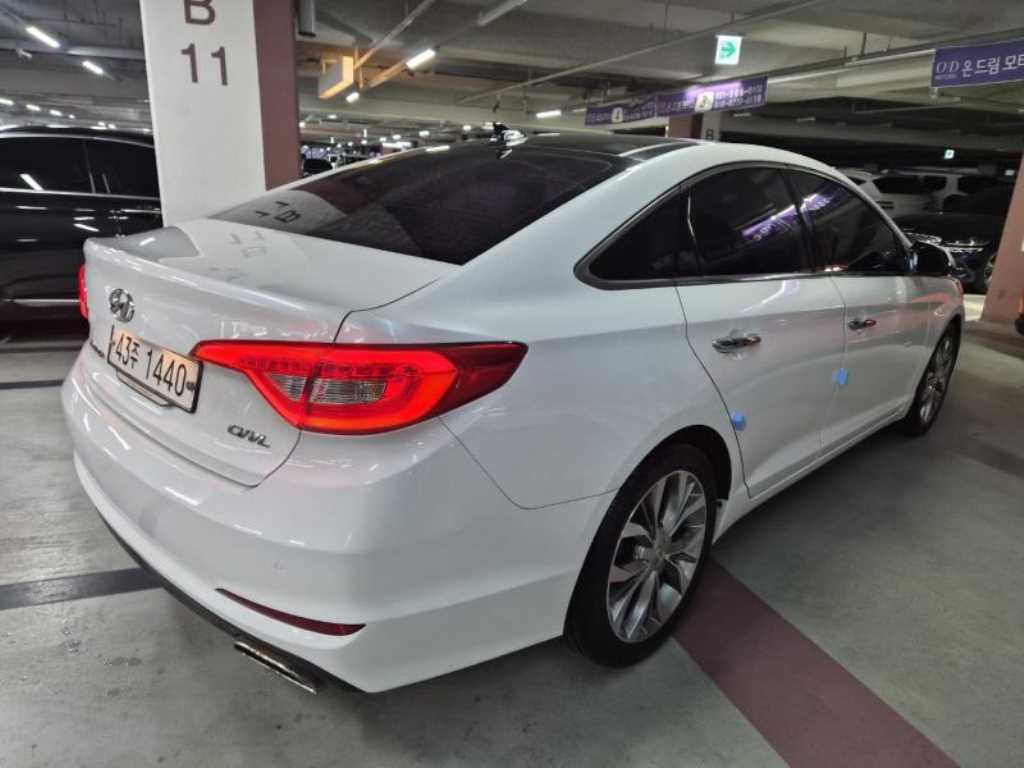 HYUNDAI Sonata - Vista 3