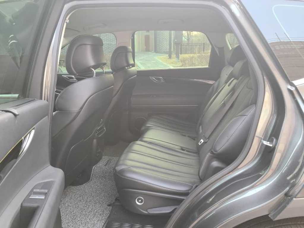 Genesis GV80 - Vista 9