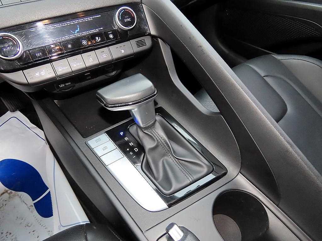 HYUNDAI Avante - Vista 10