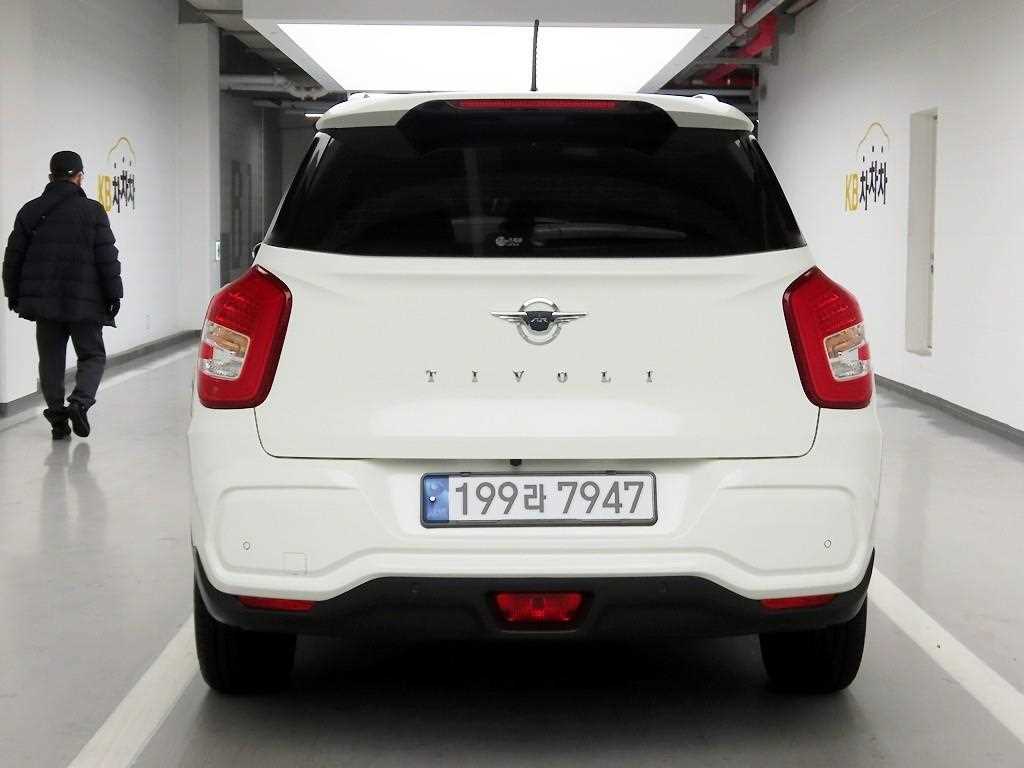Ssangyong Tivoli - Vista 3