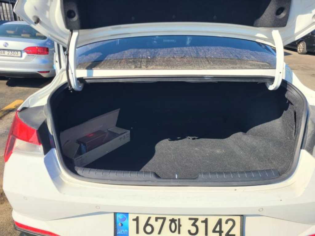 HYUNDAI Avante - Vista 7