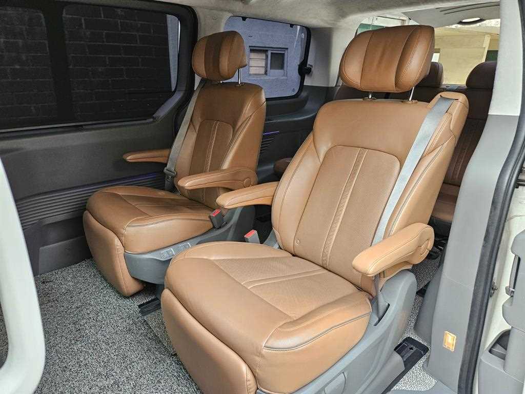 HYUNDAI Staria - Vista 9