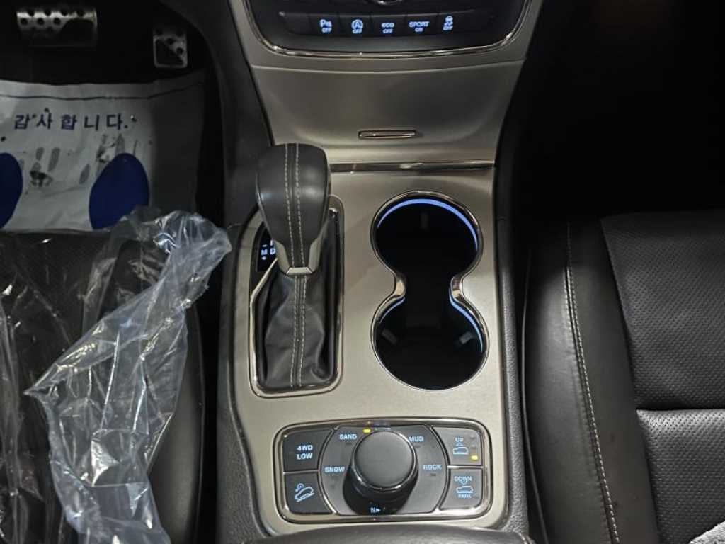 Jeep Cherokee - Vista 11