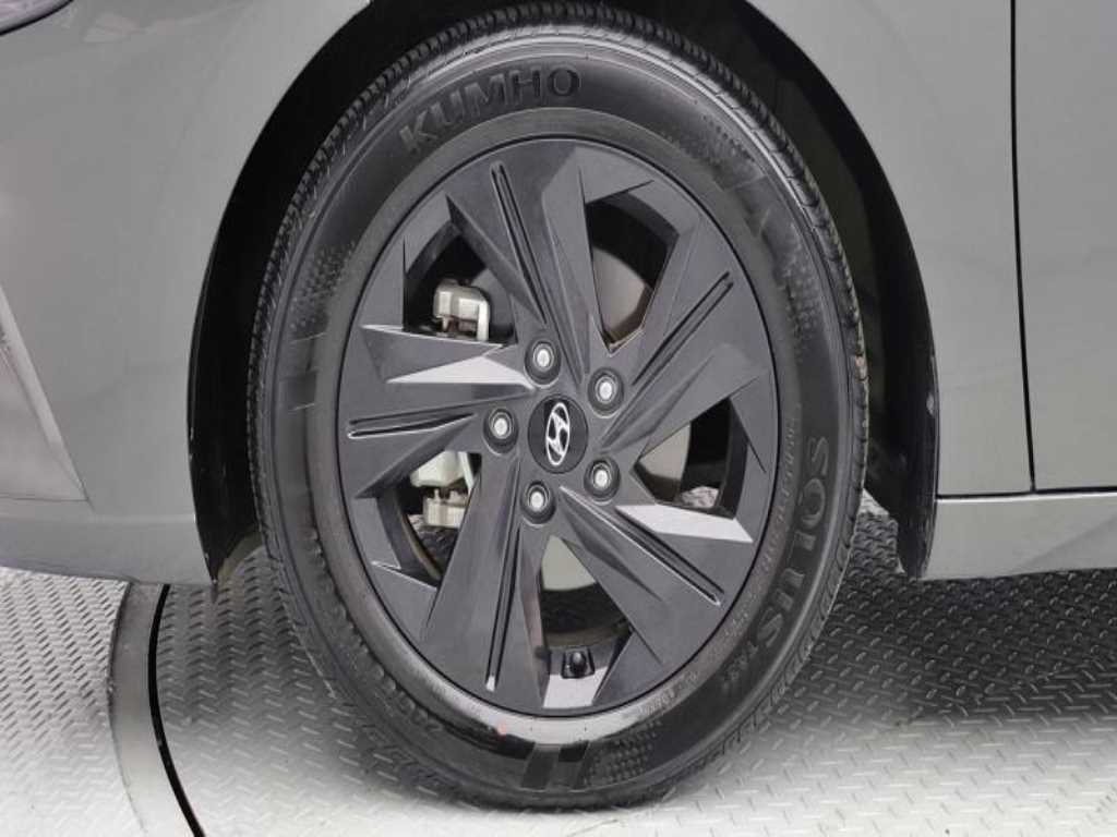 HYUNDAI Avante - Vista 5