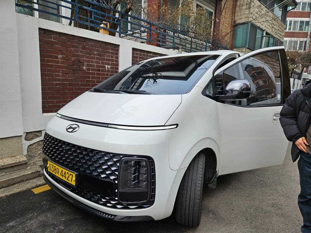 HYUNDAI Staria - Vista 2