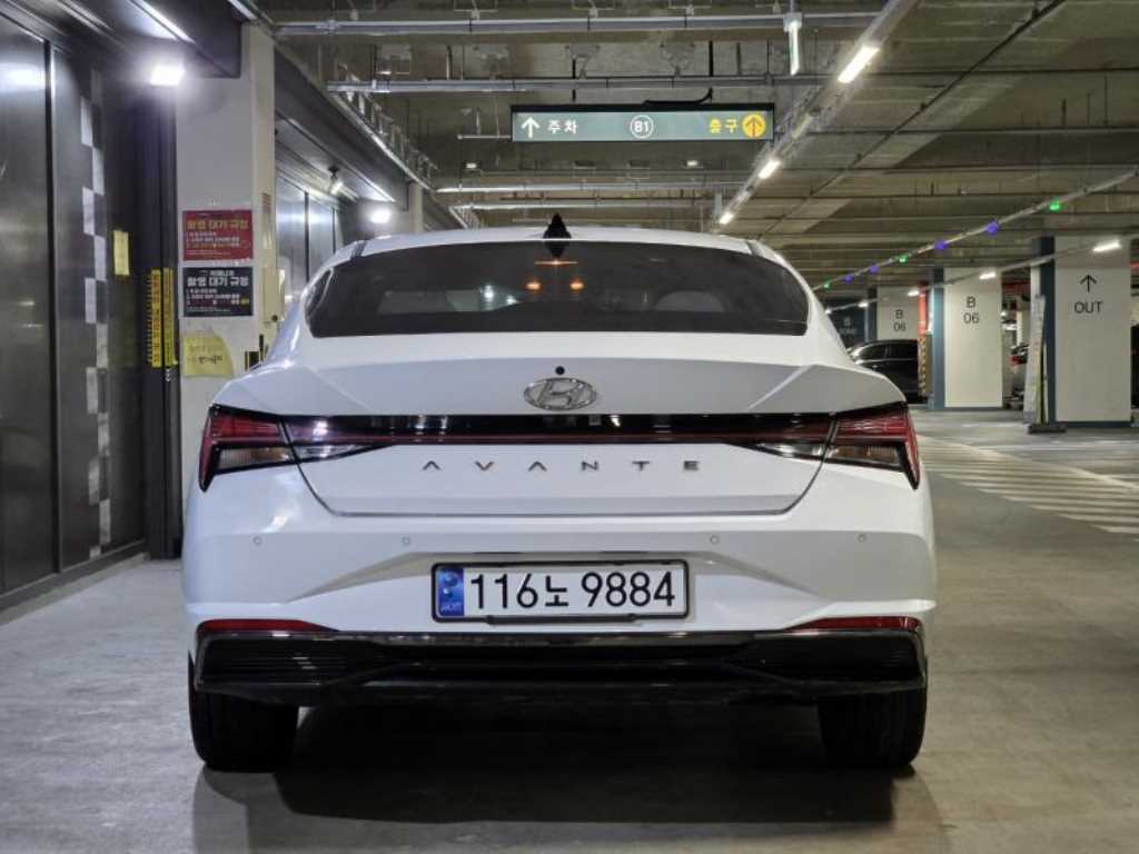 HYUNDAI Avante - Vista 5