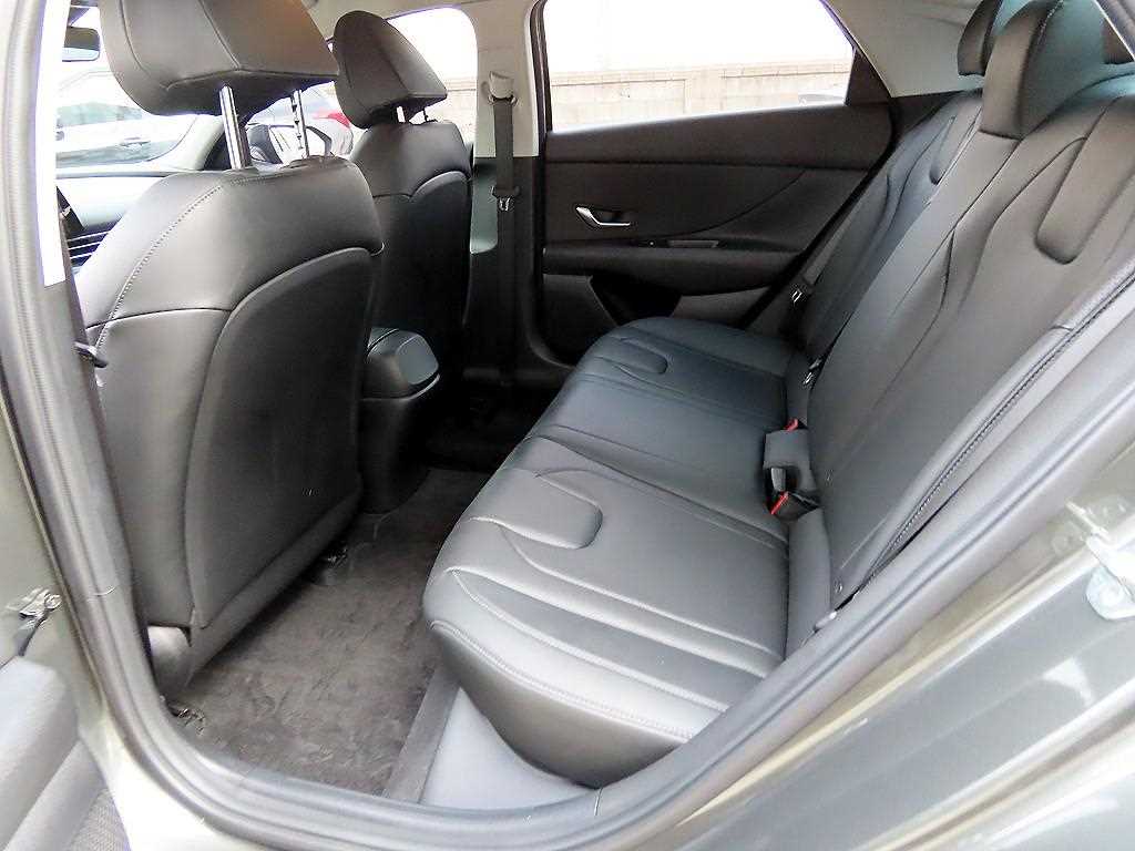 HYUNDAI Avante - Vista 6