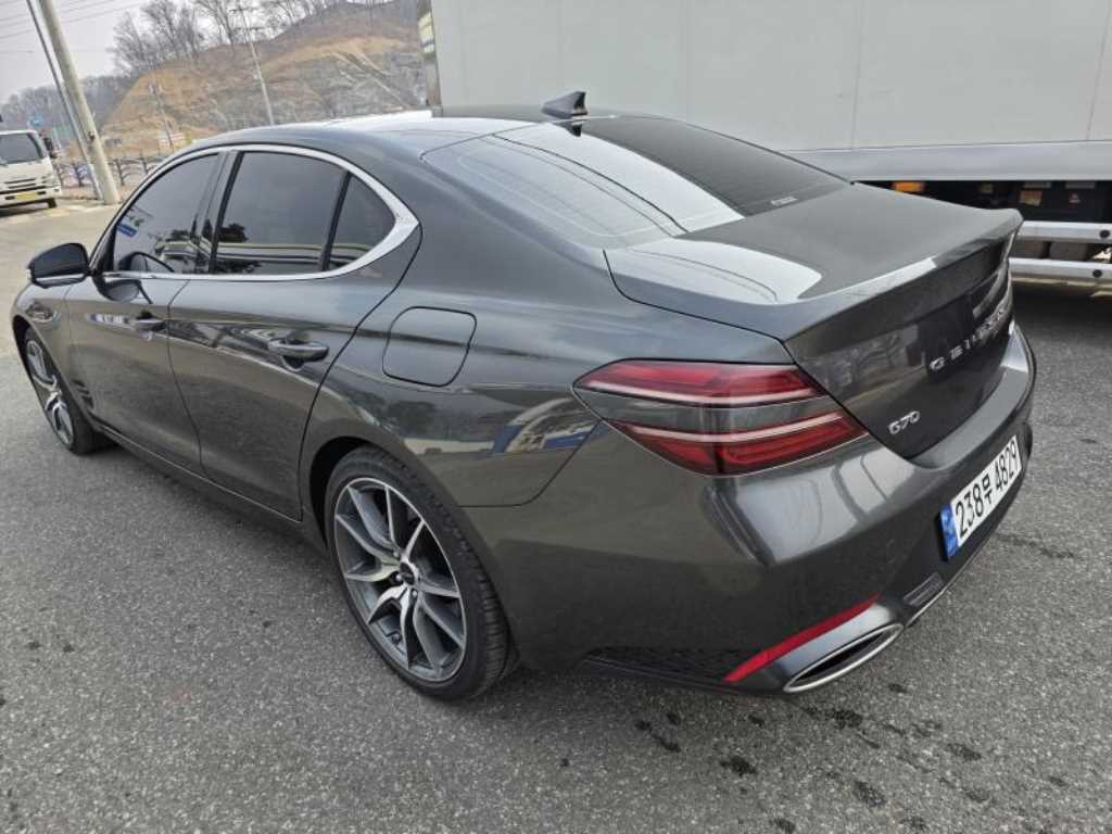 Genesis G70 - Vista 6