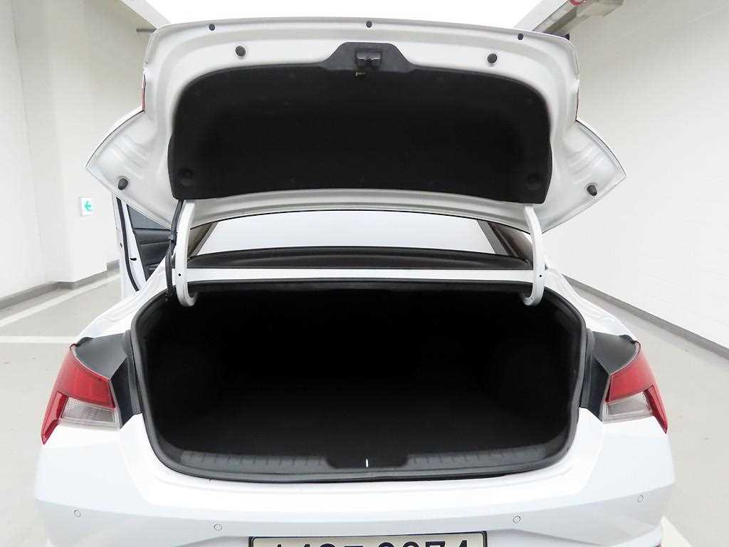 HYUNDAI Avante - Vista 5