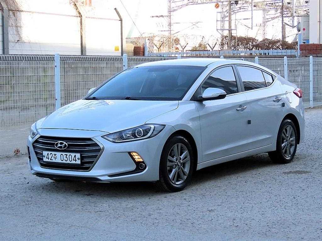 HYUNDAI Avante - Vista 2